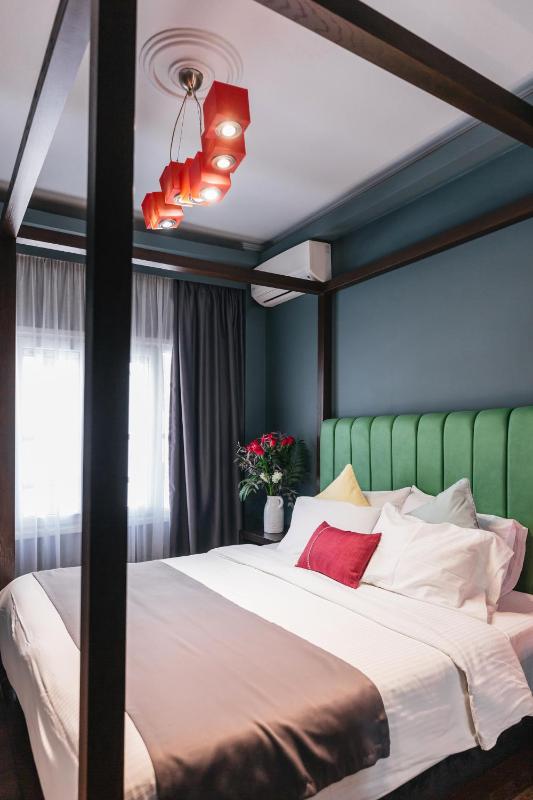 Queen Suite image 2