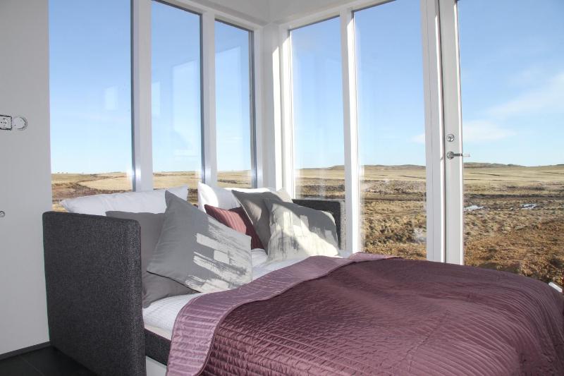 One-Bedroom Apartment image 4