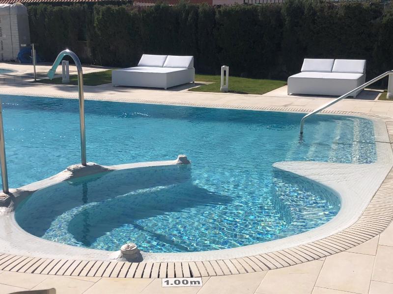 Bungalow (2 Adults + 1 Child) image 4