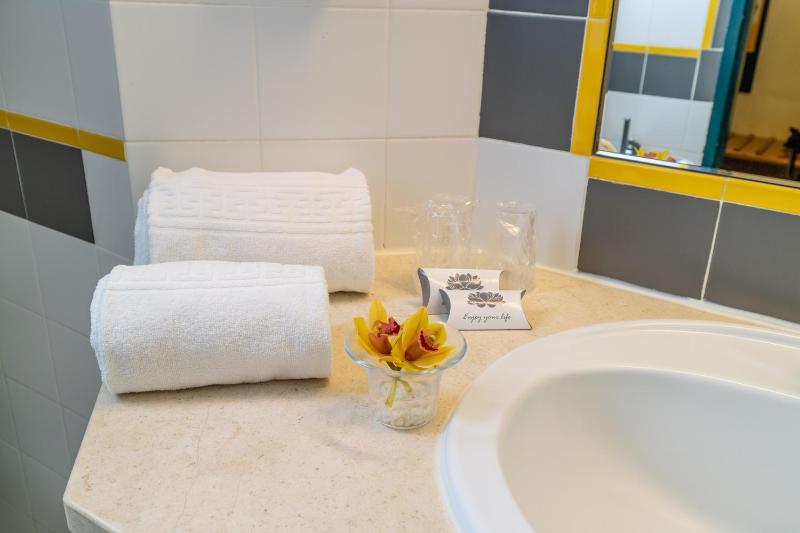 Double Room with Extra Bed (3 Adults) image 1