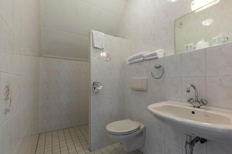 Superior Twin Room image 2