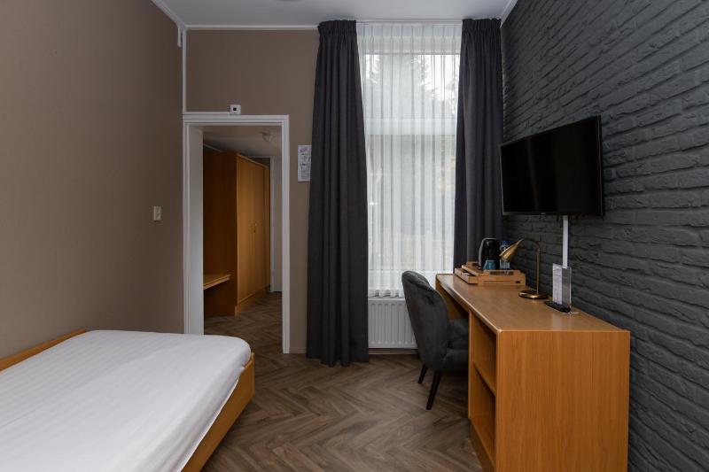 Single Room image 3