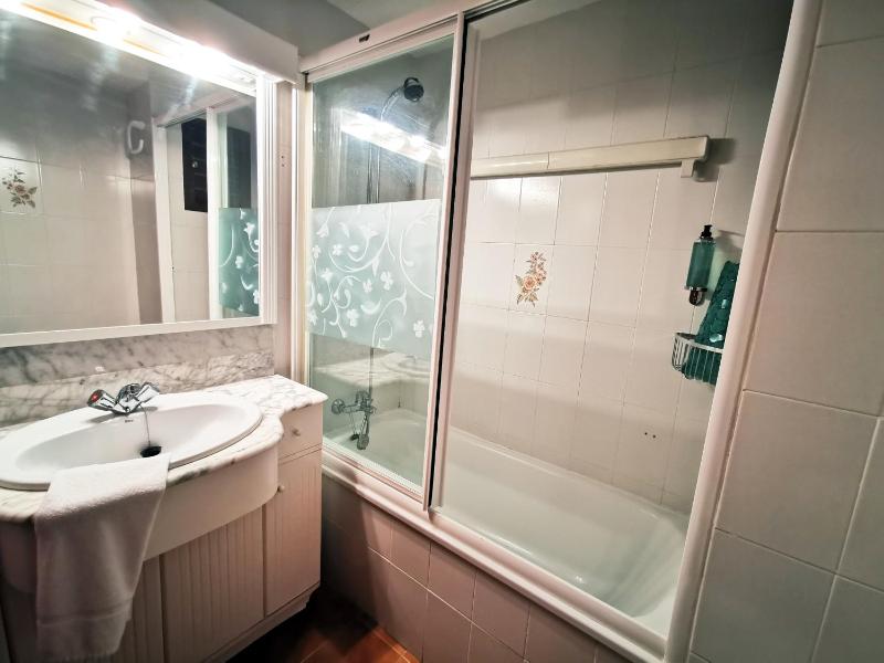 Three-Bedroom Apartment with Sea View image 4