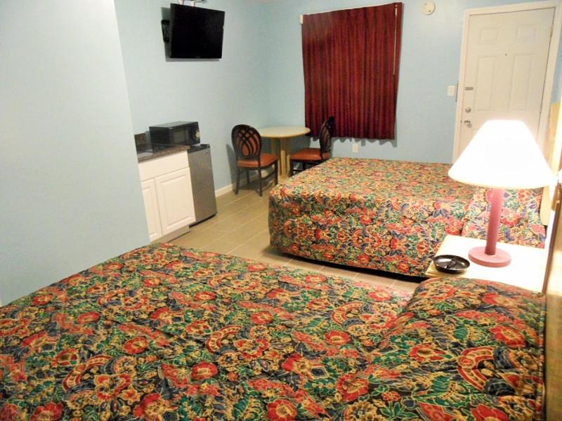 Double Room with Two Double Beds image 4