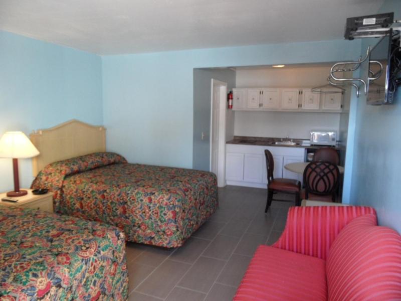 Deluxe Double Room with Two Double Beds image 3
