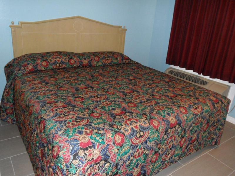 Standard King Room - Non-Smoking  image 2