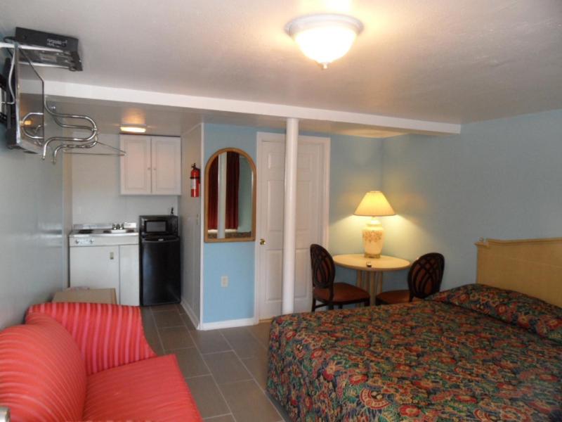Standard King Room - Non-Smoking  image 3