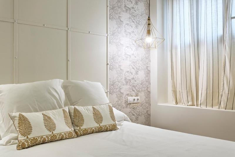 One-Bedroom Apartment image 2