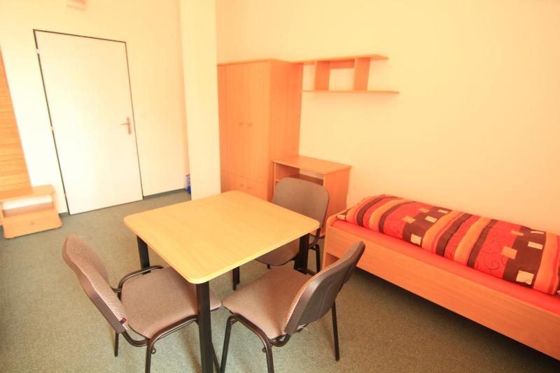 Triple Room with Shared Bathroom image 3