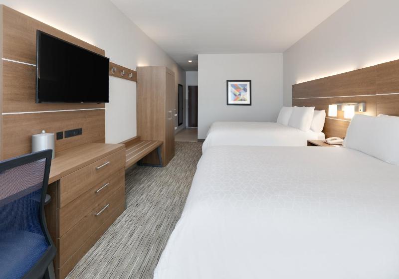 Standard Room with Two Queen Beds image 4