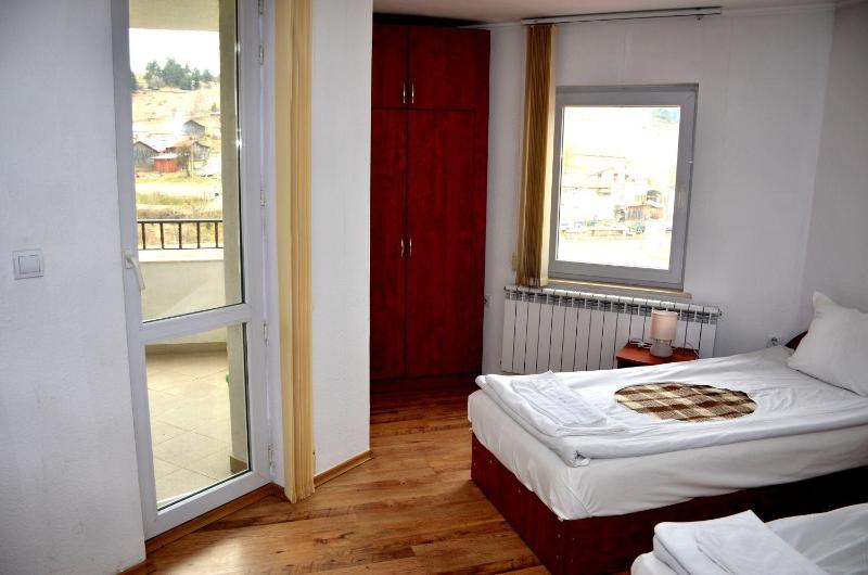 Double Room with Balcony image 4