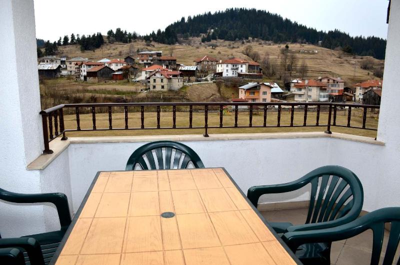 Double Room with Balcony image 3