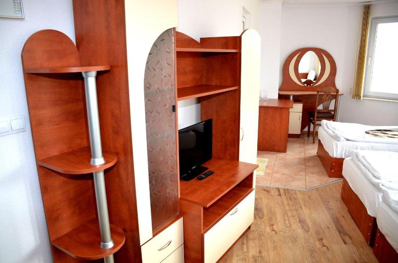 Quadruple Room image 3