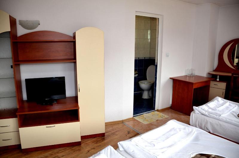 Quadruple Room image 2
