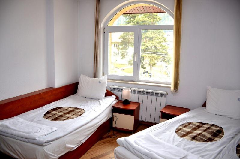 Double Room with Extra Bed image 4