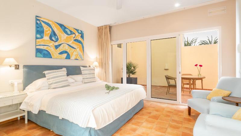 Double Room with Hot Tub image 2