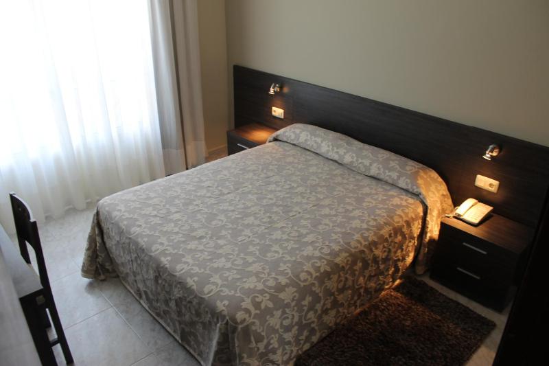 Double or Twin Room image 4