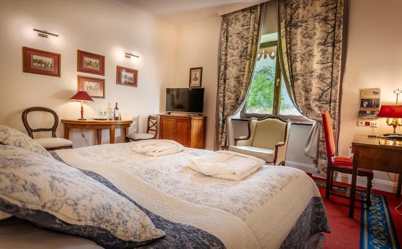 Deluxe Double Room image 2