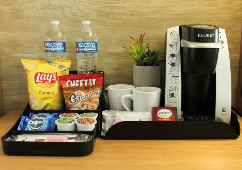 1 King Feature W/ In-room Drinks-Snacks image 1