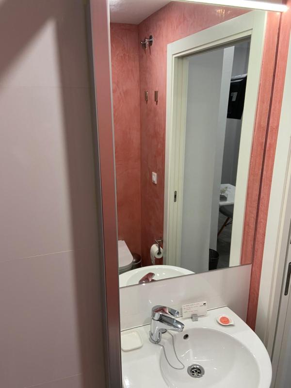 Single Room image 2
