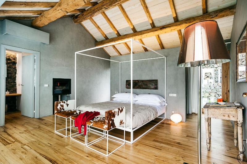 Deluxe Double Room image 4