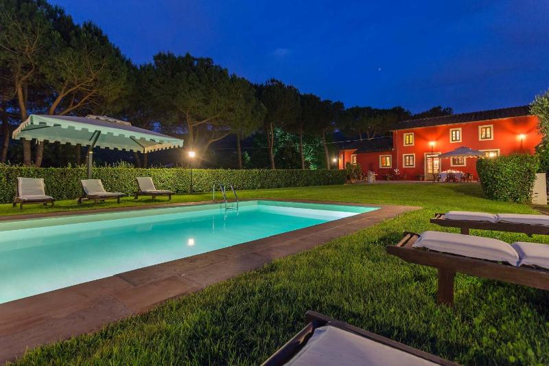 Deluxe Villa image 1