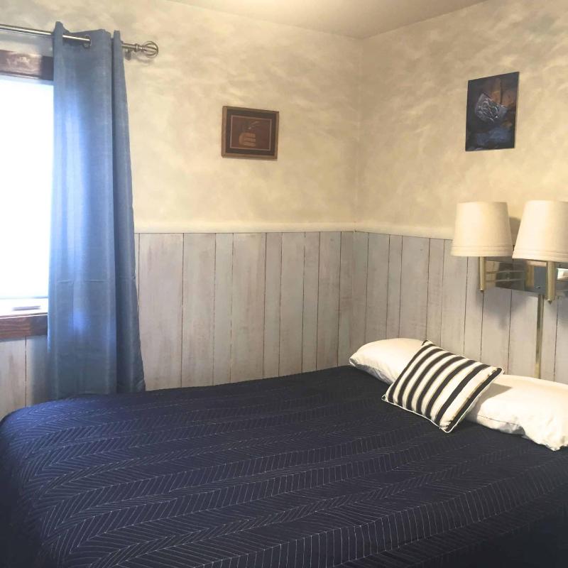 Family Room image 3