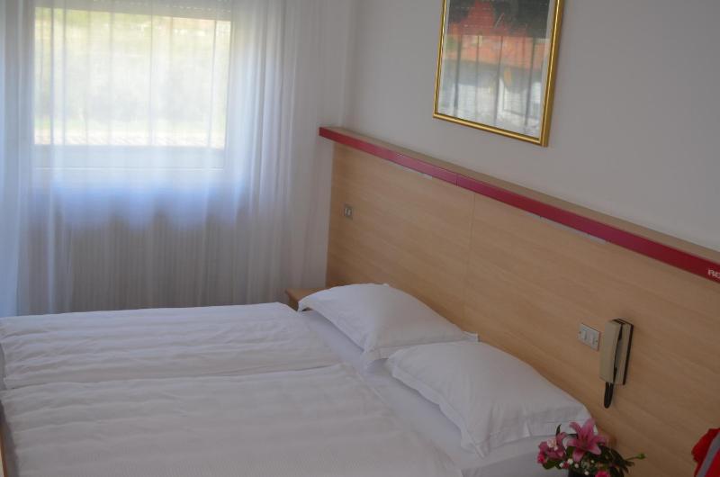 Triple Room with Balcony image 4