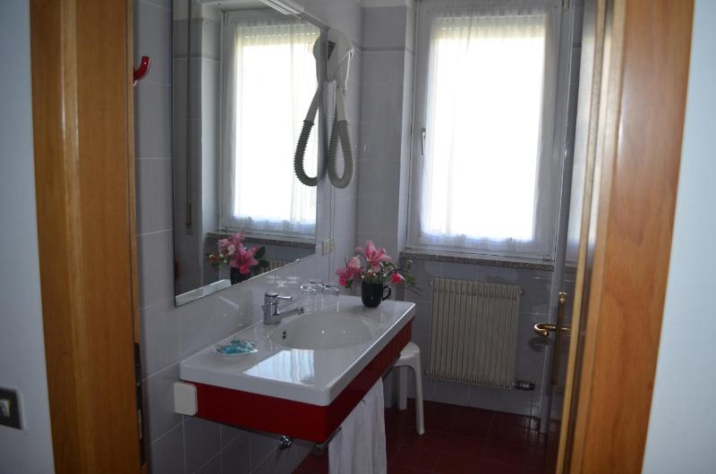 Triple Room with Balcony image 3