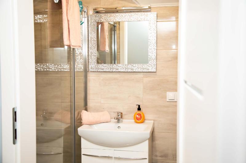 Triple Room with View image 3