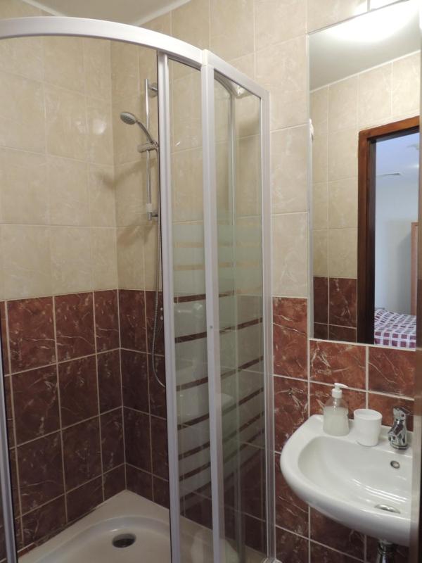 Standard Twin Room with Sofa image 2
