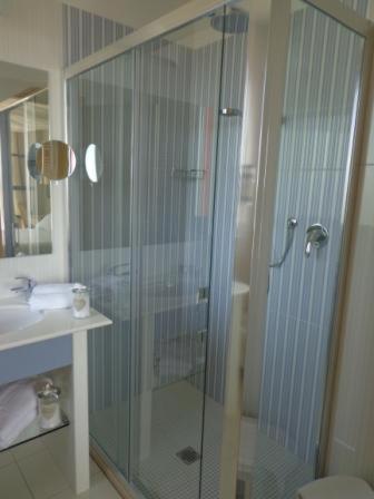 Quadruple Room with Balcony image 3