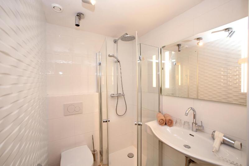 Quadruple Room image 1