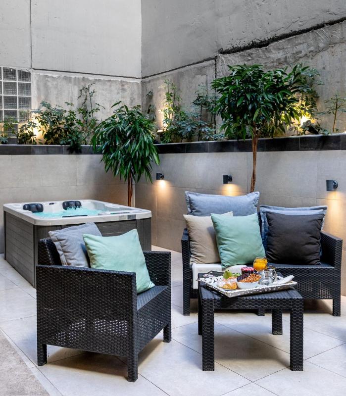 Maisonette with Private Hot Tub image 2