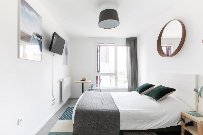 One-Bedroom Apartment image 3