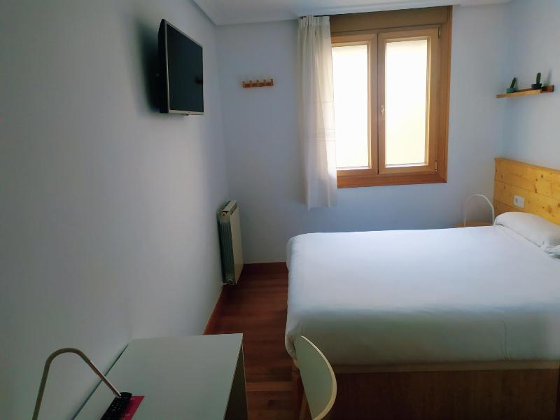 Economy Double Room image 4