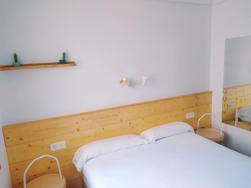 Economy Double Room image 3