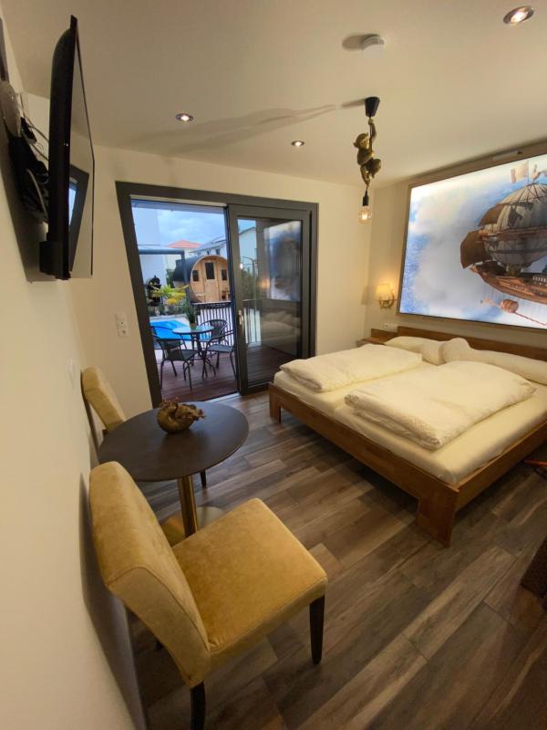Double Room with Terrace image 3