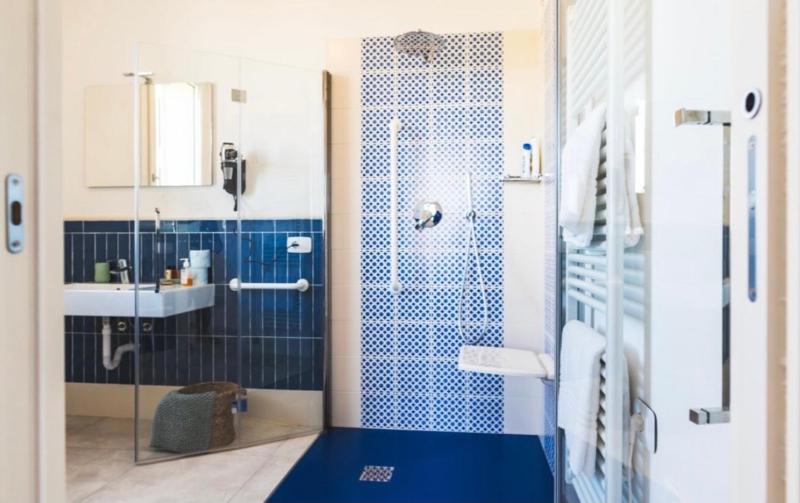 King Room - Disability Access image 3