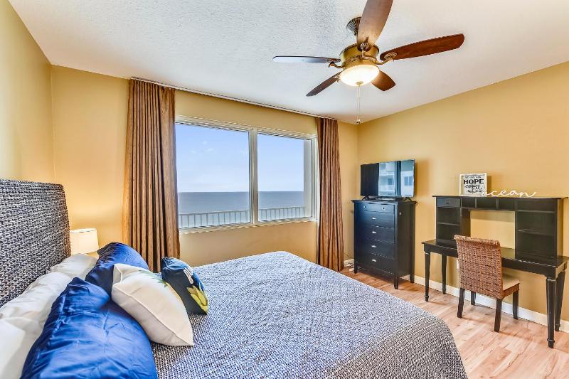 One-Bedroom Apartment image 2