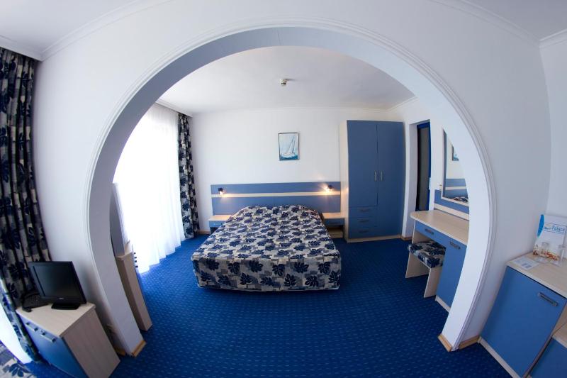 Junior Suite with Balcony image 4