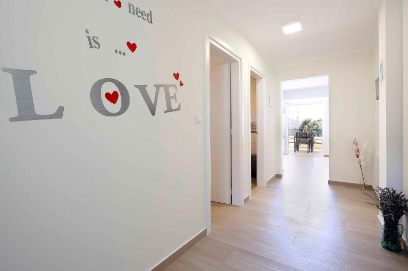 Apartment 1 image 3