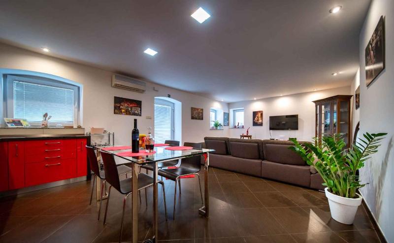 Apartment 1 image 3