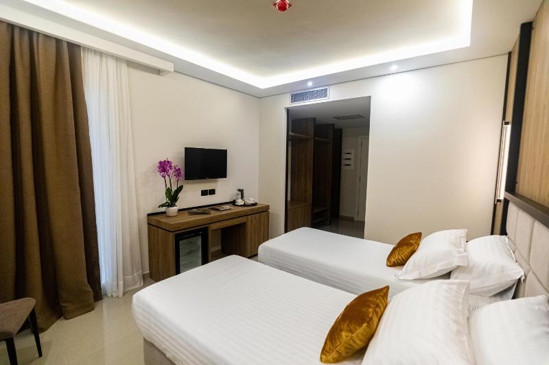 Superior Twin Room image 4