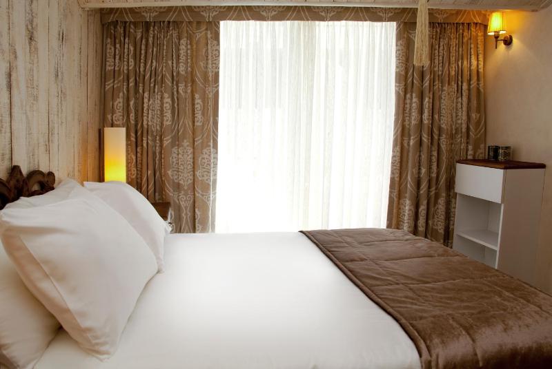 Executive Double or Twin Room image 2