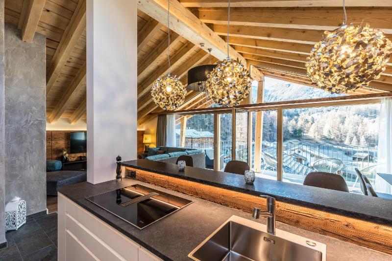 Luxury Penthouse Apartment Zeus image 3