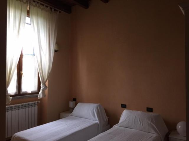 Comfort Triple Room with Shower image 4