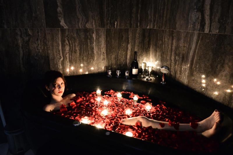 Honeymoon Suite image 3