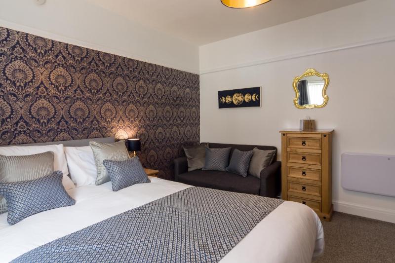 Deluxe Double Room image 3