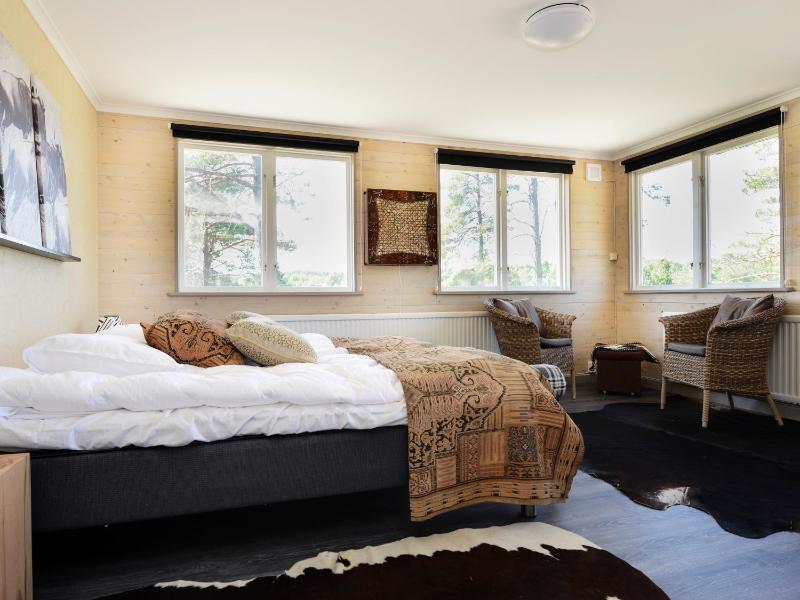Family Room with Shared Bathroom image 1